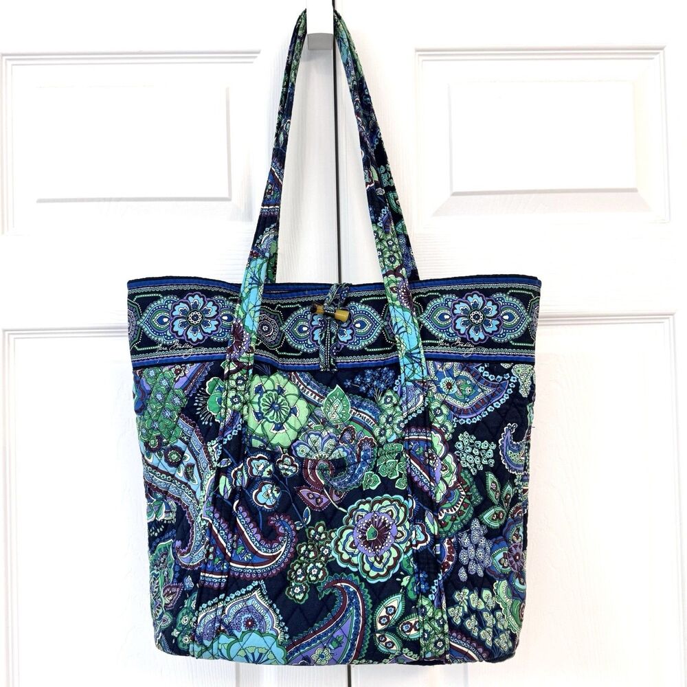 Vera Bradley Blue Rhapsody Large Tote Bag Toggle Closure Slip Pockets Keychain